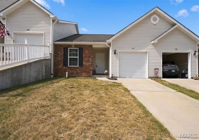 Photo 1 of Single family home for sale at 1744 Lexington Pl, Herculaneum, MO 63048 | MLS# MIS26059150 | Listing updated on 2026-09-19