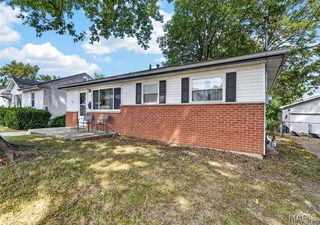 Photo 2 of Single family home for sale at 7734 Elton St, Saint Louis, MO 63123 | MLS# MIS26059151 | Listing updated on 2026-09-28