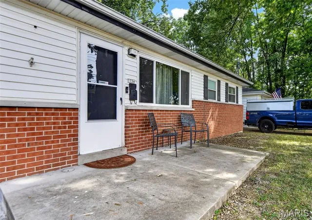 Photo 3 of Single family home for sale at 7734 Elton St, Saint Louis, MO 63123 | MLS# MIS26059151 | Listing updated on 2026-09-28