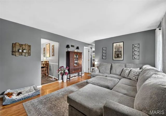 Photo 4 of Single family home for sale at 7734 Elton St, Saint Louis, MO 63123 | MLS# MIS26059151 | Listing updated on 2026-09-28