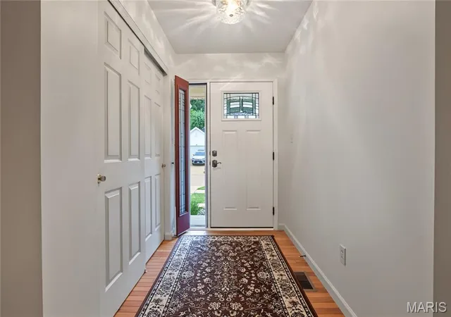 Photo 2 of Single family home for sale at 999 Winter Park Dr, Fenton, MO 63026 | MLS# MIS26059158 | Listing updated on 2026-10-08
