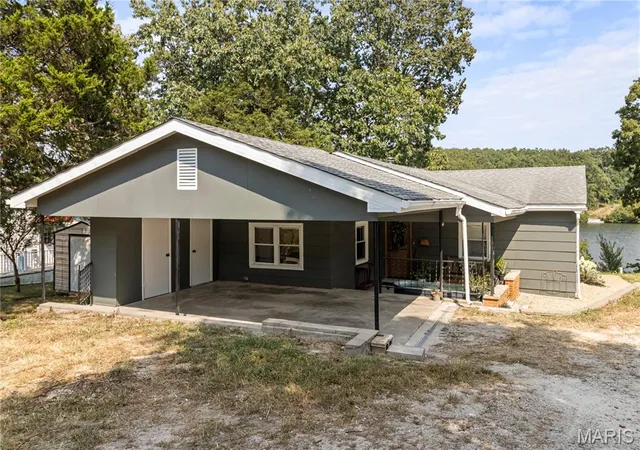 Photo 1 of Sale Pending at 14186 W Sunrise Lake Dr, De Soto, MO 63020 | MLS# MIS26059159 | Listing updated on 2026-09-21