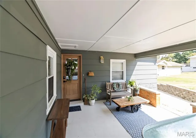 Photo 3 of Sale Pending at 14186 W Sunrise Lake Dr, De Soto, MO 63020 | MLS# MIS26059159 | Listing updated on 2026-09-21