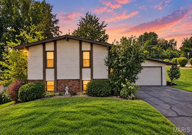 Photo 1 of Single family home for sale at 31 Buckingham Dr, Washington, MO 63090 | MLS# MIS26059162 | Listing updated on 2026-09-30