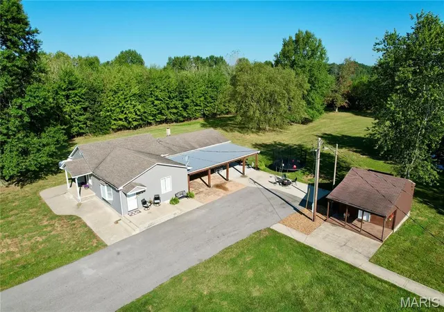 Photo 1 of Single family home for sale at 5823 Mcdaneld Rd, Kell, IL 62853 | MLS# MIS26059181 | Listing updated on 2026-09-14