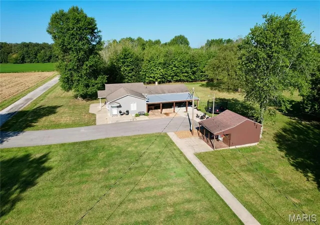 Photo 2 of Single family home for sale at 5823 Mcdaneld Rd, Kell, IL 62853 | MLS# MIS26059181 | Listing updated on 2026-09-14
