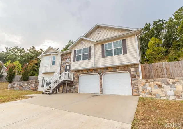 Photo 2 of Single family home for sale at 20941 Hideaway Ln, Saint Robert, MO 65584 | MLS# MIS26059186 | Listing updated on 2026-09-22