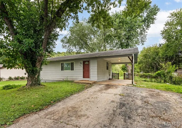 Photo 1 of Single family home for sale at 5445 Carter Dr, House Springs, MO 63051 | MLS# MIS26059187 | Listing updated on 2026-09-30