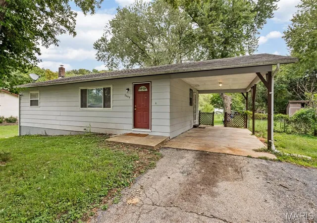 Photo 3 of Single family home for sale at 5445 Carter Dr, House Springs, MO 63051 | MLS# MIS26059187 | Listing updated on 2026-09-30