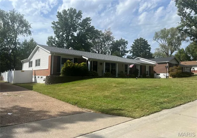 Photo 1 of Single family home for sale at 1475 Lisa Dr, Florissant, MO 63033 | MLS# MIS26059190 | Listing updated on 2026-09-18