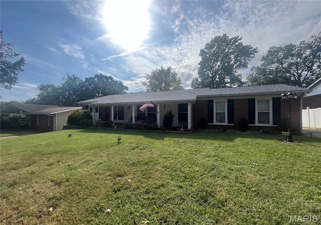 Photo 3 of Single family home for sale at 1475 Lisa Dr, Florissant, MO 63033 | MLS# MIS26059190 | Listing updated on 2026-09-14