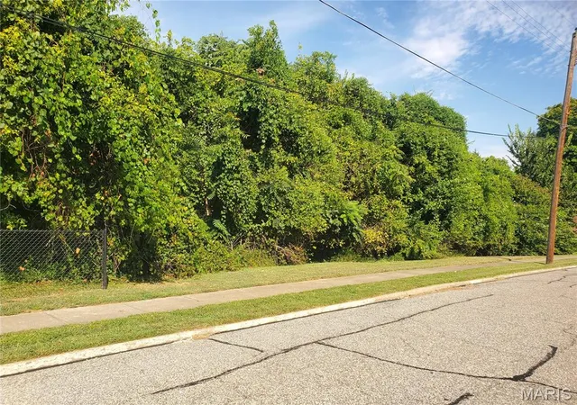 Photo 1 of Land for sale at 12x Hillcrest Ave, Collinsville, IL 62234 | MLS# MIS26059198 | Listing updated on 2026-09-21