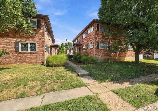 Photo 3 of Multi family home for sale at 6739 Highland House Ct, Saint Louis, MO 63123 | MLS# MIS26059201 | Listing updated on 2026-09-16