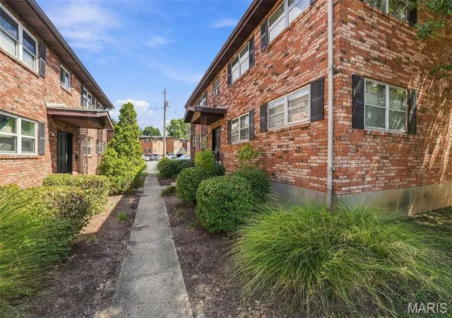 Photo 3 of Multi family home for sale at 6739 Highland House Ct, Saint Louis, MO 63123 | MLS# MIS26059201 | Listing updated on 2026-09-16