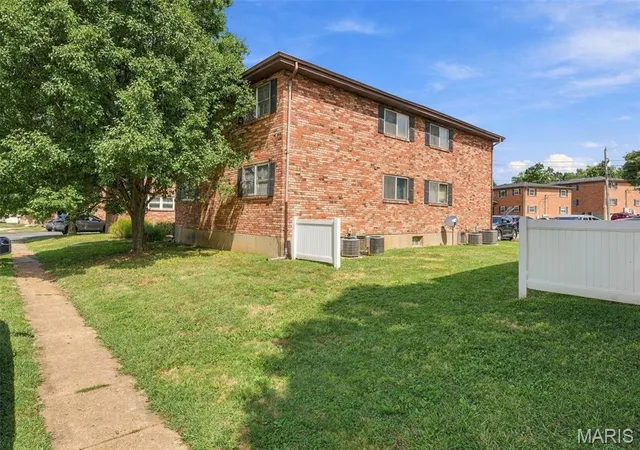 Photo 4 of Multi family home for sale at 6739 Highland House Ct, Saint Louis, MO 63123 | MLS# MIS26059201 | Listing updated on 2026-09-16