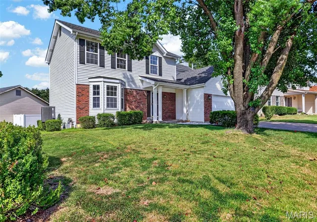 Photo 2 of Sale Pending at 39 Green Pines Cir, Saint Peters, MO 63376 | MLS# MIS26059203 | Listing updated on 2026-10-14