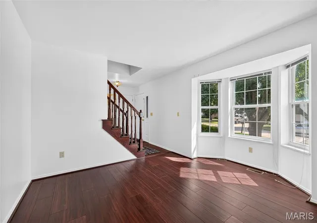 Photo 3 of Sale Pending at 39 Green Pines Cir, Saint Peters, MO 63376 | MLS# MIS26059203 | Listing updated on 2026-10-14