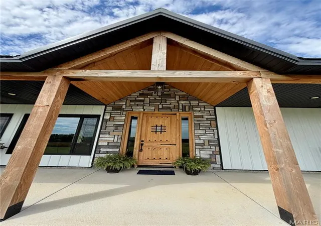 Photo 3 of Single family home for sale at 20455 Hwy Ff, New London, MO 63459 | MLS# MIS26059220 | Listing updated on 2026-10-17