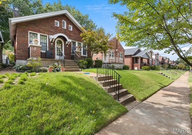 Photo 2 of Sale Pending at 5422 Finkman St, Saint Louis, MO 63109 | MLS# MIS26059225 | Listing updated on 2026-09-20