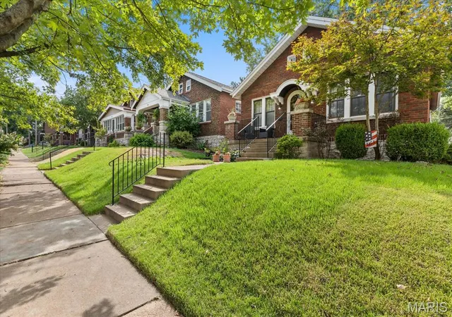 Photo 3 of Sale Pending at 5422 Finkman St, Saint Louis, MO 63109 | MLS# MIS26059225 | Listing updated on 2026-09-20