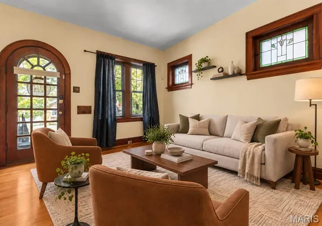 Photo 3 of Sale Pending at 5422 Finkman St, Saint Louis, MO 63109 | MLS# MIS26059225 | Listing updated on 2026-09-20