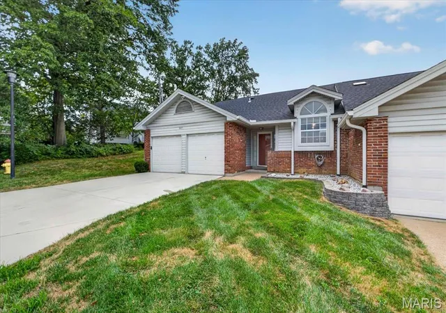 Photo 3 of Townhouse for sale at 4411 Stone Wood Ct, Saint Louis, MO 63128 | MLS# MIS26059227 | Listing updated on 2026-10-06