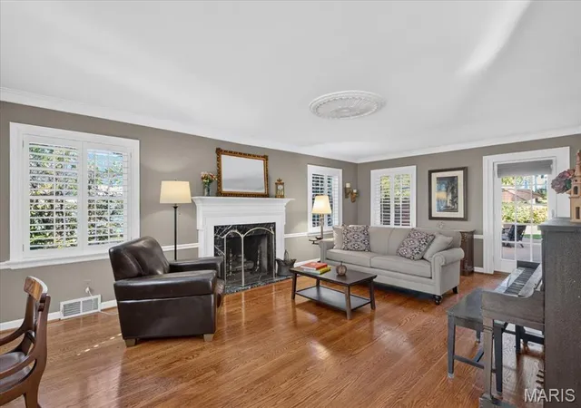 Photo 3 of Single family home for sale at 13 Deer Crk Woods, Ladue, MO 63124 | MLS# MIS26059228 | Listing updated on 2026-10-07