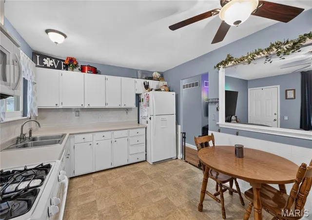 Photo 3 of Single family home for sale at 2910 Nantwich Ln, Saint Charles, MO 63301 | MLS# MIS26059234 | Listing updated on 2026-10-09