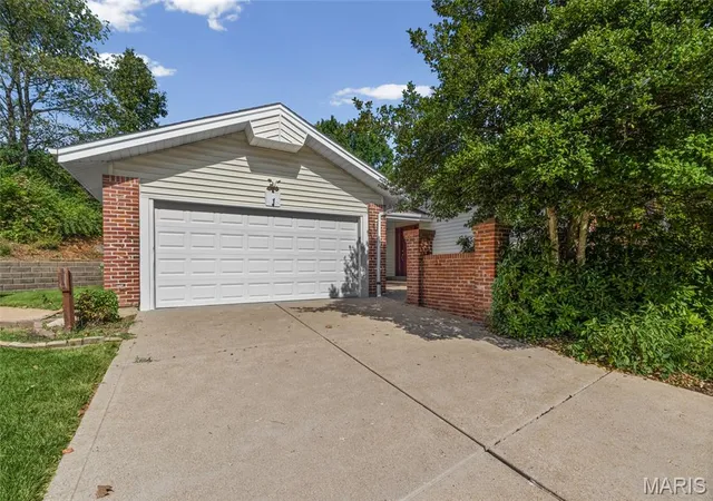 Photo 2 of Sale Pending at 466 Caballero Ct, Manchester, MO 63021 | MLS# MIS26059247 | Listing updated on 2026-09-18