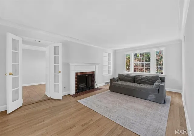 Photo 2 of Single family home for sale at 933 S Central Ave, Saint Louis, MO 63105 | MLS# MIS26059264 | Listing updated on 2026-09-30