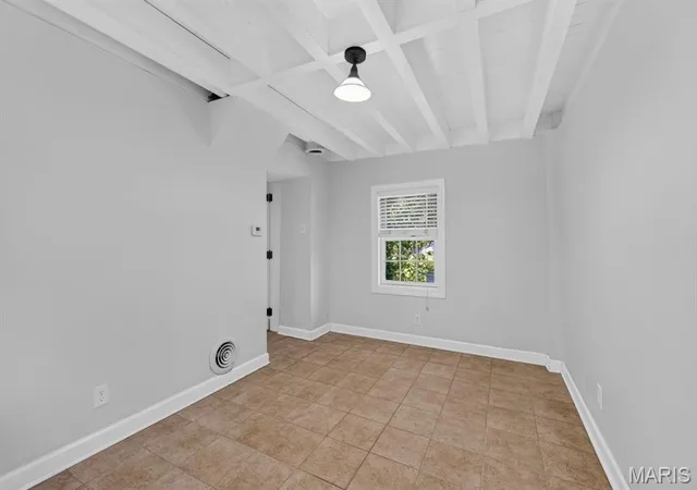 Photo 3 of Single family home for sale at 933 S Central Ave, Saint Louis, MO 63105 | MLS# MIS26059264 | Listing updated on 2026-09-30