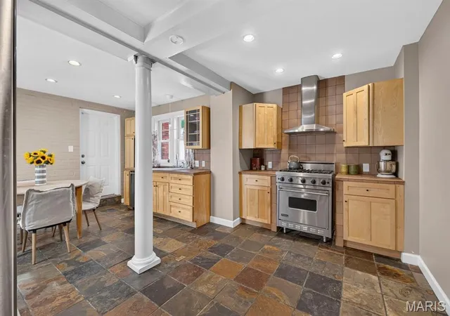 Photo 4 of Single family home for sale at 933 S Central Ave, Saint Louis, MO 63105 | MLS# MIS26059264 | Listing updated on 2026-09-30