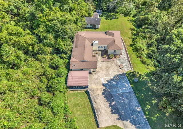 Photo 3 of Single family home for sale at 16200 Old Jamestown Rd, Florissant, MO 63034 | MLS# MIS26059276 | Listing updated on 2026-09-16