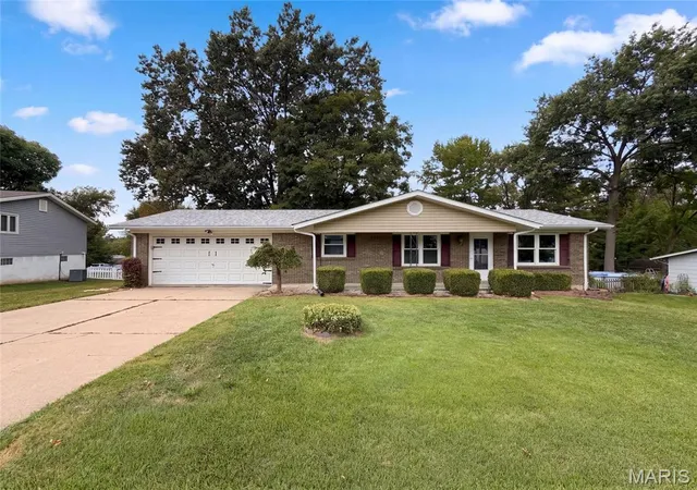 Photo 1 of Single family home for sale at 1621 Christy Dr, Saint Charles, MO 63303 | MLS# MIS26059280 | Listing updated on 2026-09-16