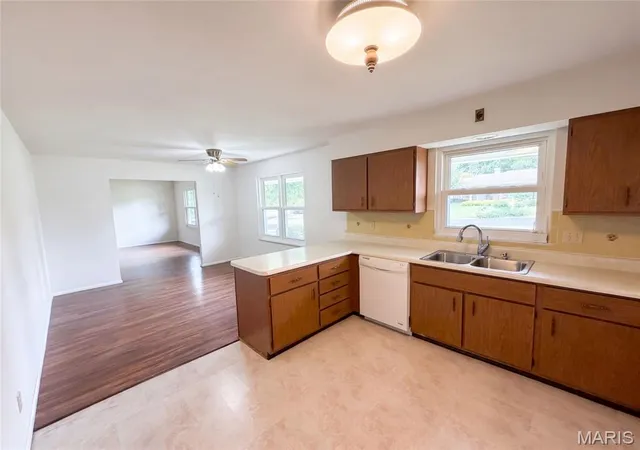 Photo 2 of Single family home for sale at 1621 Christy Dr, Saint Charles, MO 63303 | MLS# MIS26059280 | Listing updated on 2026-10-07