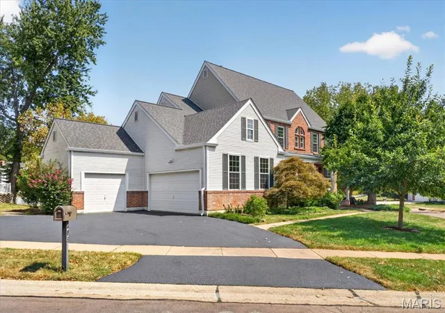 Photo 2 of Sale Pending at 403 Kacey Ln, Ballwin, MO 63021 | MLS# MIS26059282 | Listing updated on 2026-09-17