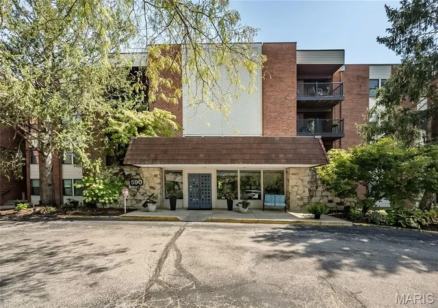 Photo 1 of Condo for sale at 590 Sarah Ln #401, Saint Louis, MO 63141 | MLS# MIS26059284 | Listing updated on 2026-09-23