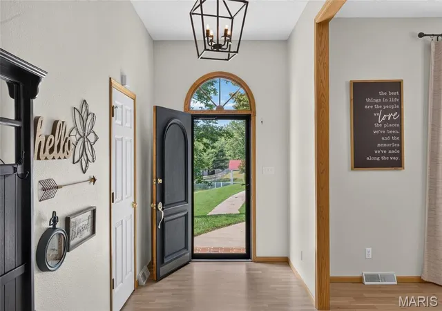 Photo 2 of Sale Pending at 1110 Trailridge Dr, Jackson, MO 63755 | MLS# MIS26059289 | Listing updated on 2026-09-21