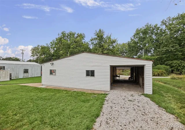 Photo 3 of Single family home for sale at 711 N Main St, Marissa, IL 62257 | MLS# MIS26059291 | Listing updated on 2026-10-02