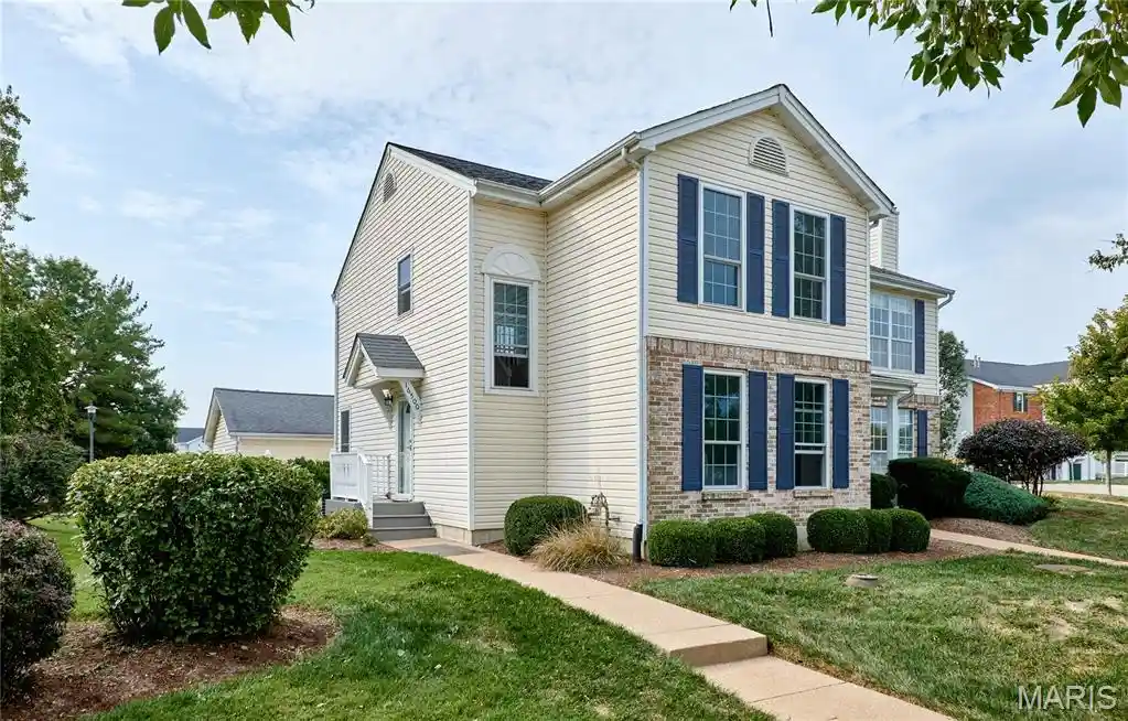 Listing Photo 2 - Condo for sale in 16500 Victoria Xing Dr located at 16500 Victoria Xing Dr, Wildwood, MO 63040 - Unit 16500 Victoria Xing Dr