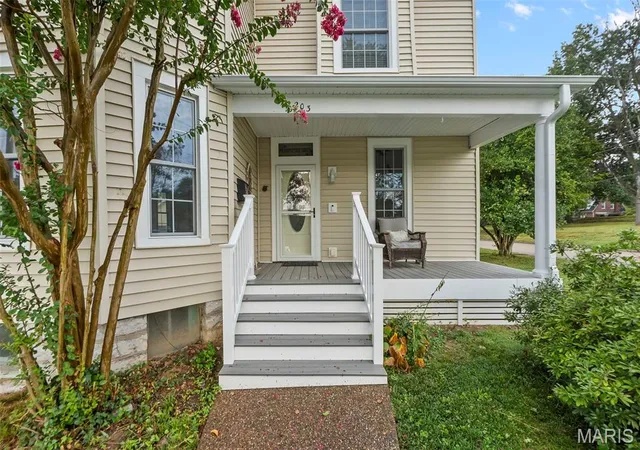 Photo 2 of Single family home for sale at 203 S Bellevue St, Jackson, MO 63755 | MLS# MIS26059294 | Listing updated on 2026-09-21
