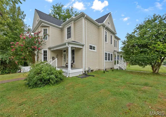 Photo 3 of Single family home for sale at 203 S Bellevue St, Jackson, MO 63755 | MLS# MIS26059294 | Listing updated on 2026-09-21