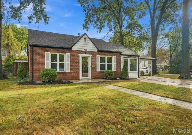 Photo 3 of Single family home for sale at 964 Sanders Dr, Saint Louis, MO 63126 | MLS# MIS26059295 | Listing updated on 2026-10-22
