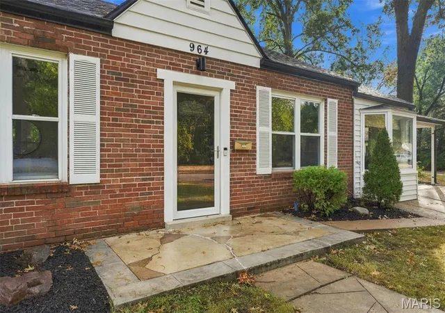 Photo 3 of Single family home for sale at 964 Sanders Dr, Saint Louis, MO 63126 | MLS# MIS26059295 | Listing updated on 2026-10-22