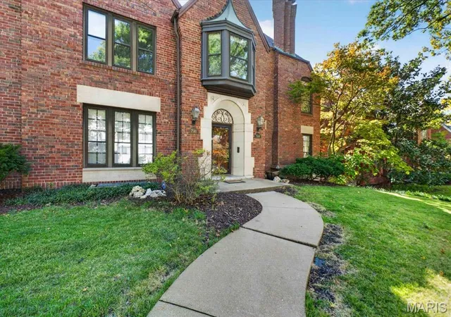 Photo 1 of Condo for sale at 7510 York Dr, Saint Louis, MO 63105 | MLS# MIS26059302 | Listing updated on 2026-10-19