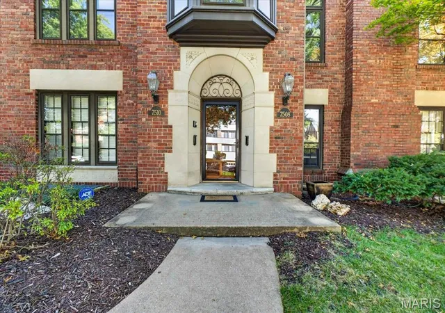 Photo 2 of Condo for sale at 7510 York Dr, Saint Louis, MO 63105 | MLS# MIS26059302 | Listing updated on 2026-10-19