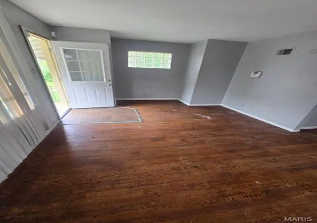 Photo 2 of Single family home for sale at 1039 Gimblin St, Saint Louis, MO 63147 | MLS# MIS26059305 | Listing updated on 2026-09-25