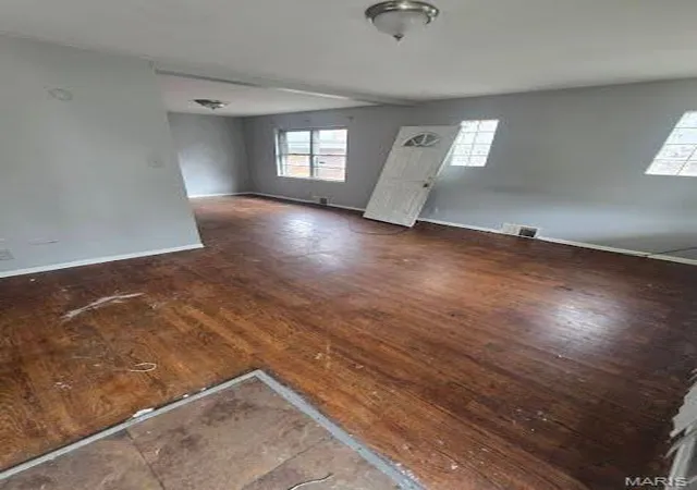 Photo 3 of Single family home for sale at 1039 Gimblin St, Saint Louis, MO 63147 | MLS# MIS26059305 | Listing updated on 2026-09-25