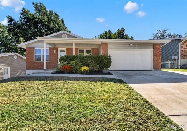 Photo 2 of Single family home for sale at 2152 Treasure Is Dr, Imperial, MO 63052 | MLS# MIS26059310 | Listing updated on 2026-10-09
