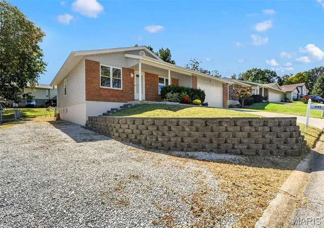 Photo 3 of Single family home for sale at 2152 Treasure Is Dr, Imperial, MO 63052 | MLS# MIS26059310 | Listing updated on 2026-10-09